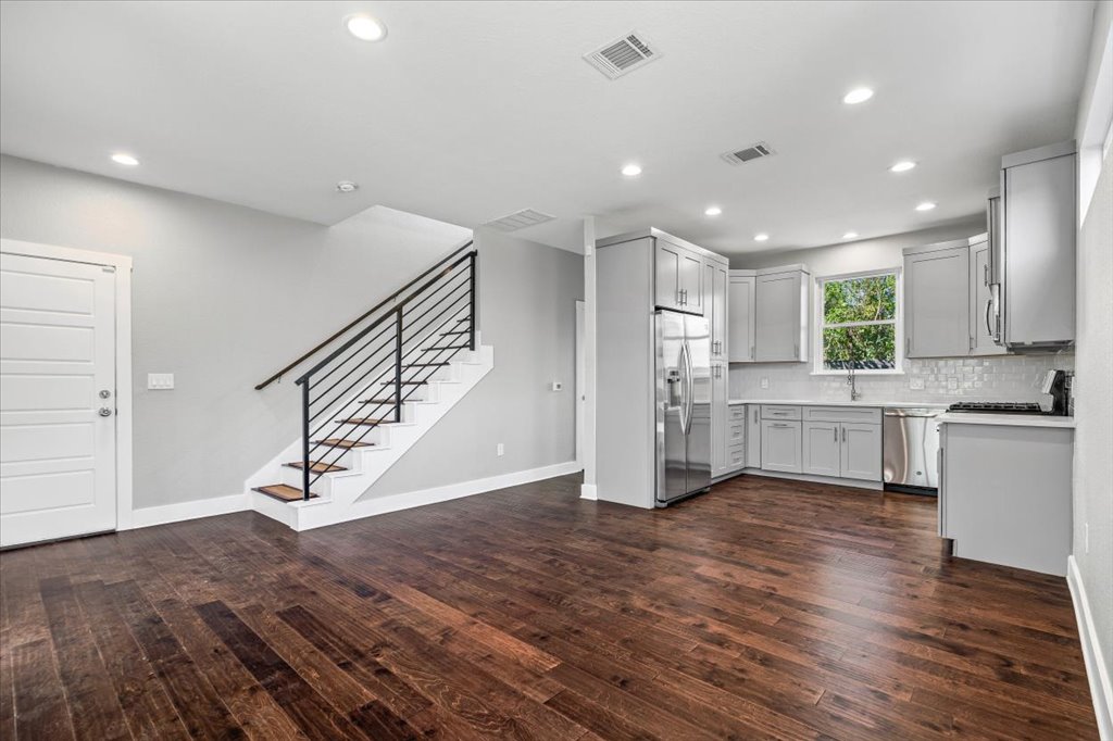 706 Short Kemp Street, Unit 2 Austin, TX 78741 - Photo 6 of 36