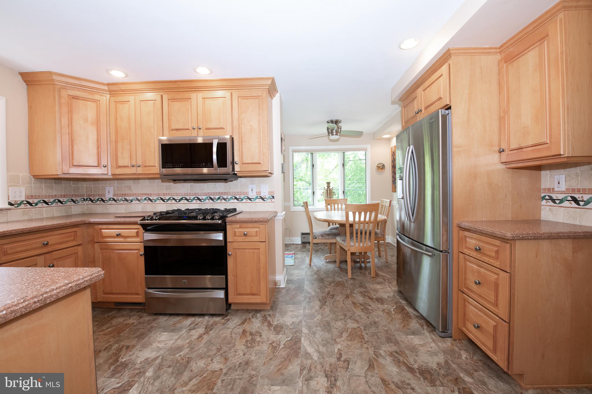 116 Snyder Lane Springfield, PA 19064 - Photo 11 of 32 Lovely Eat-In Kitchen
