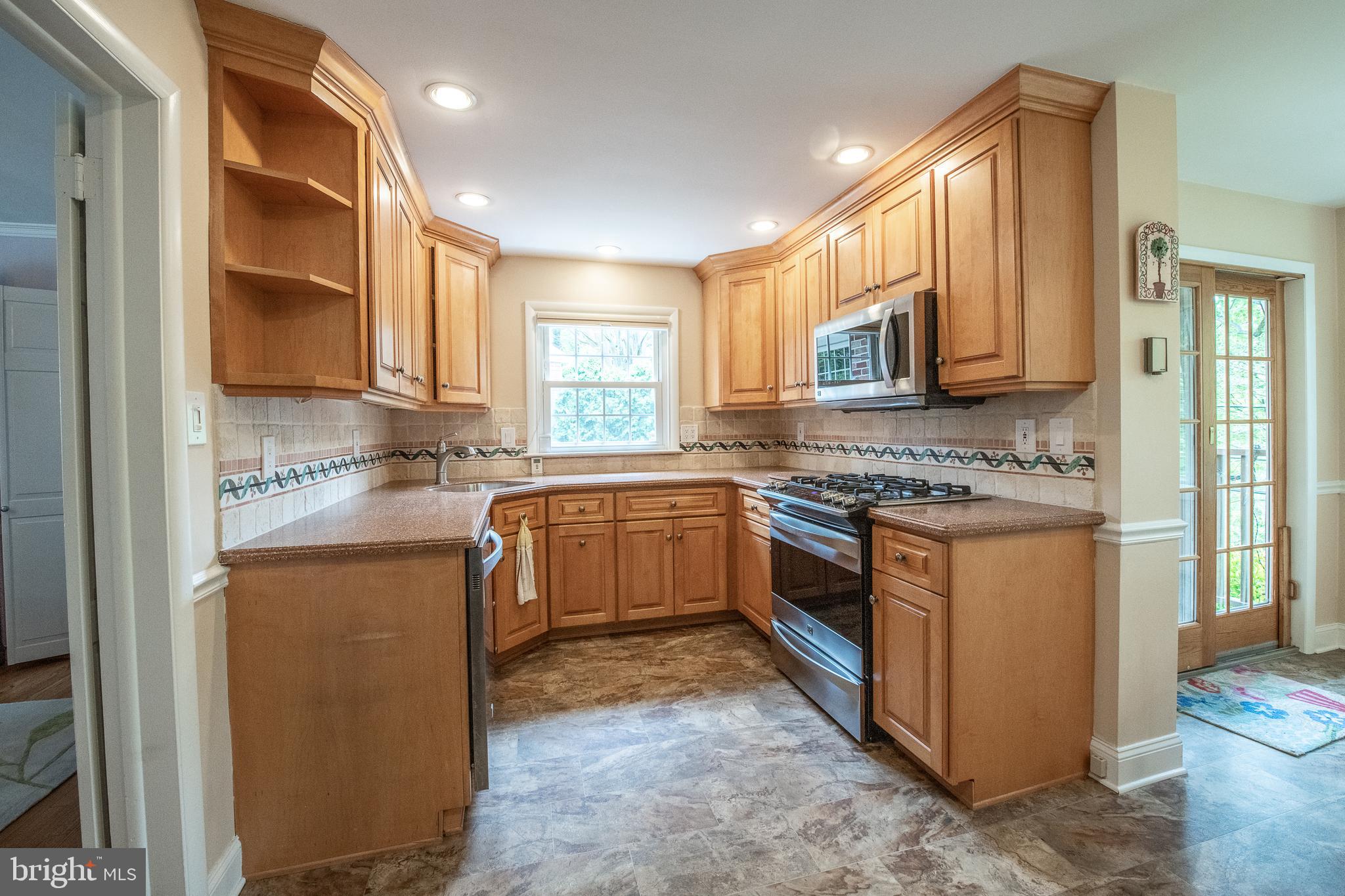 116 Snyder Lane Springfield, PA 19064 - Photo 12 of 32 Stainless Steel Appliances and recessed lighting