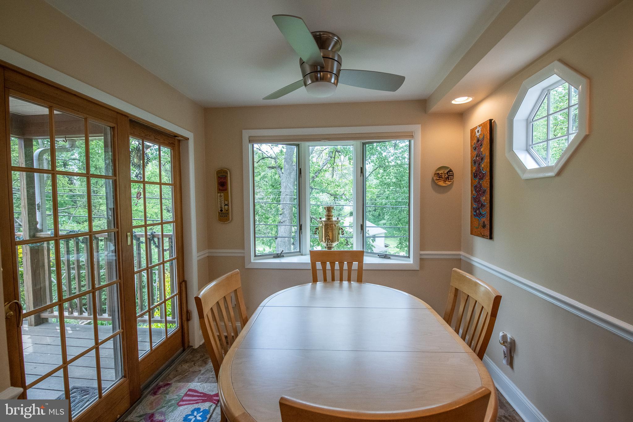 116 Snyder Lane Springfield, PA 19064 - Photo 14 of 32 Breakfast Nook w/ceiling fan leading to deck