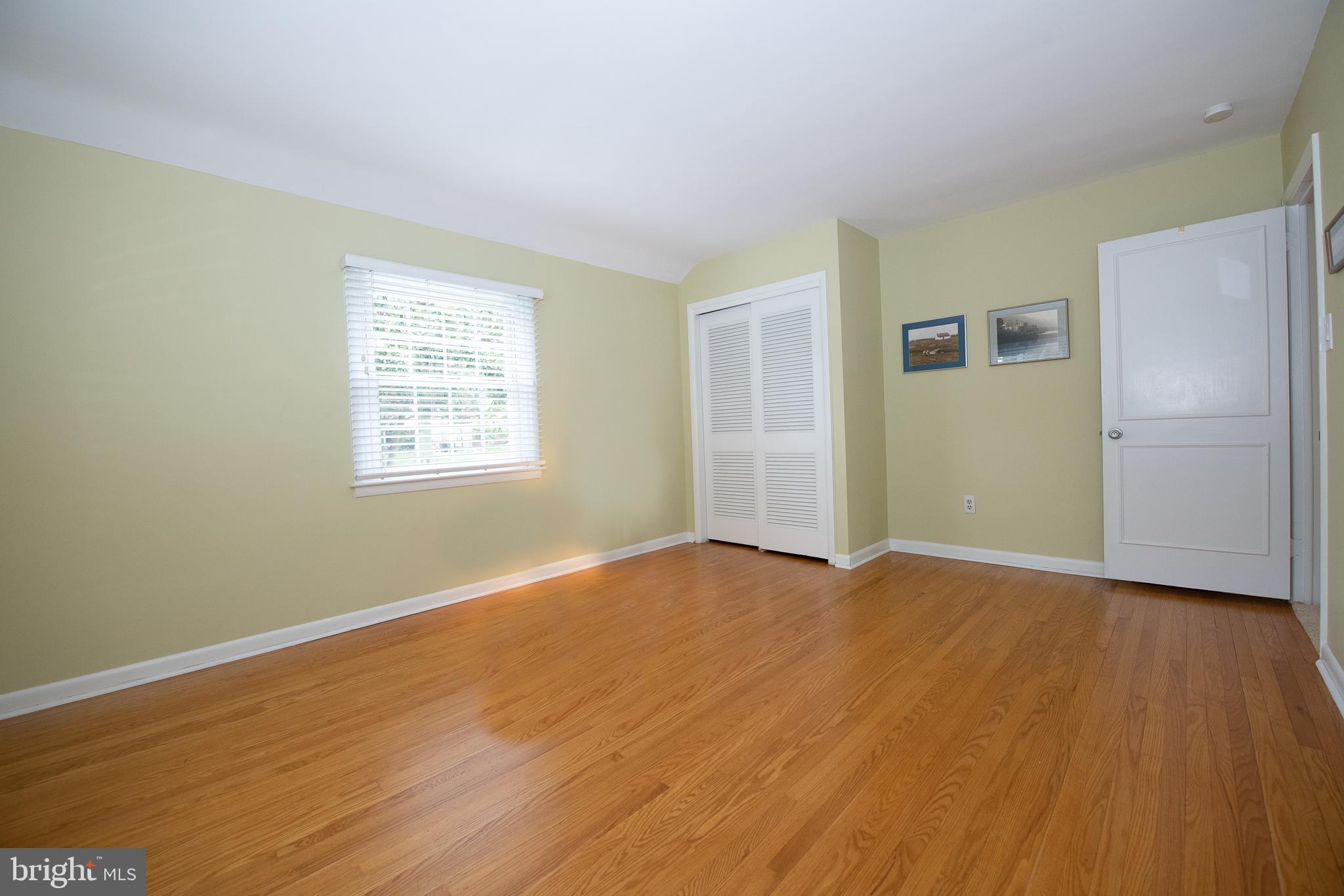 116 Snyder Lane Springfield, PA 19064 - Photo 20 of 32 Middle Bedroom