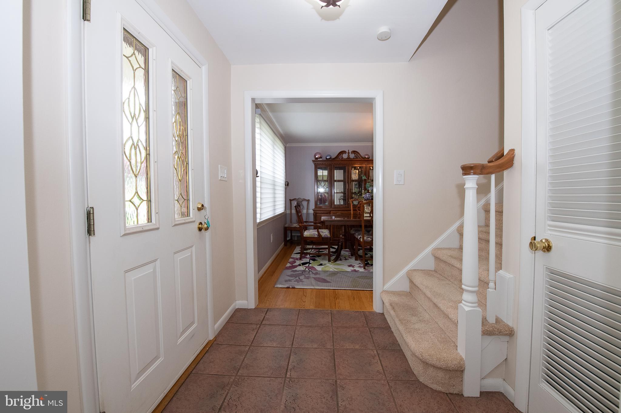 116 Snyder Lane Springfield, PA 19064 - Photo 3 of 32 Foyer