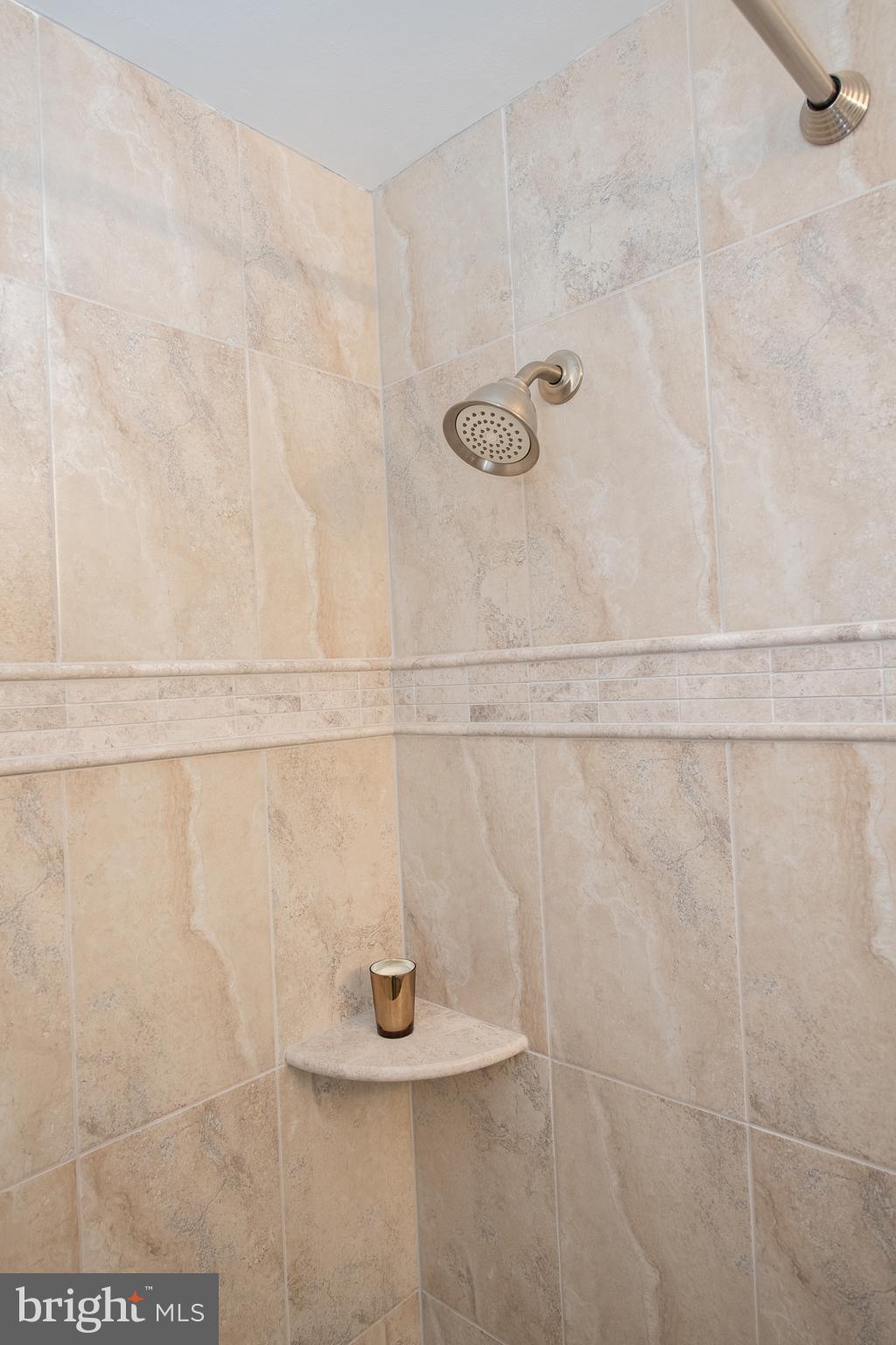 116 Snyder Lane Springfield, PA 19064 - Photo 22 of 32 Hall Bathroom w/ beautiful tile and accent border