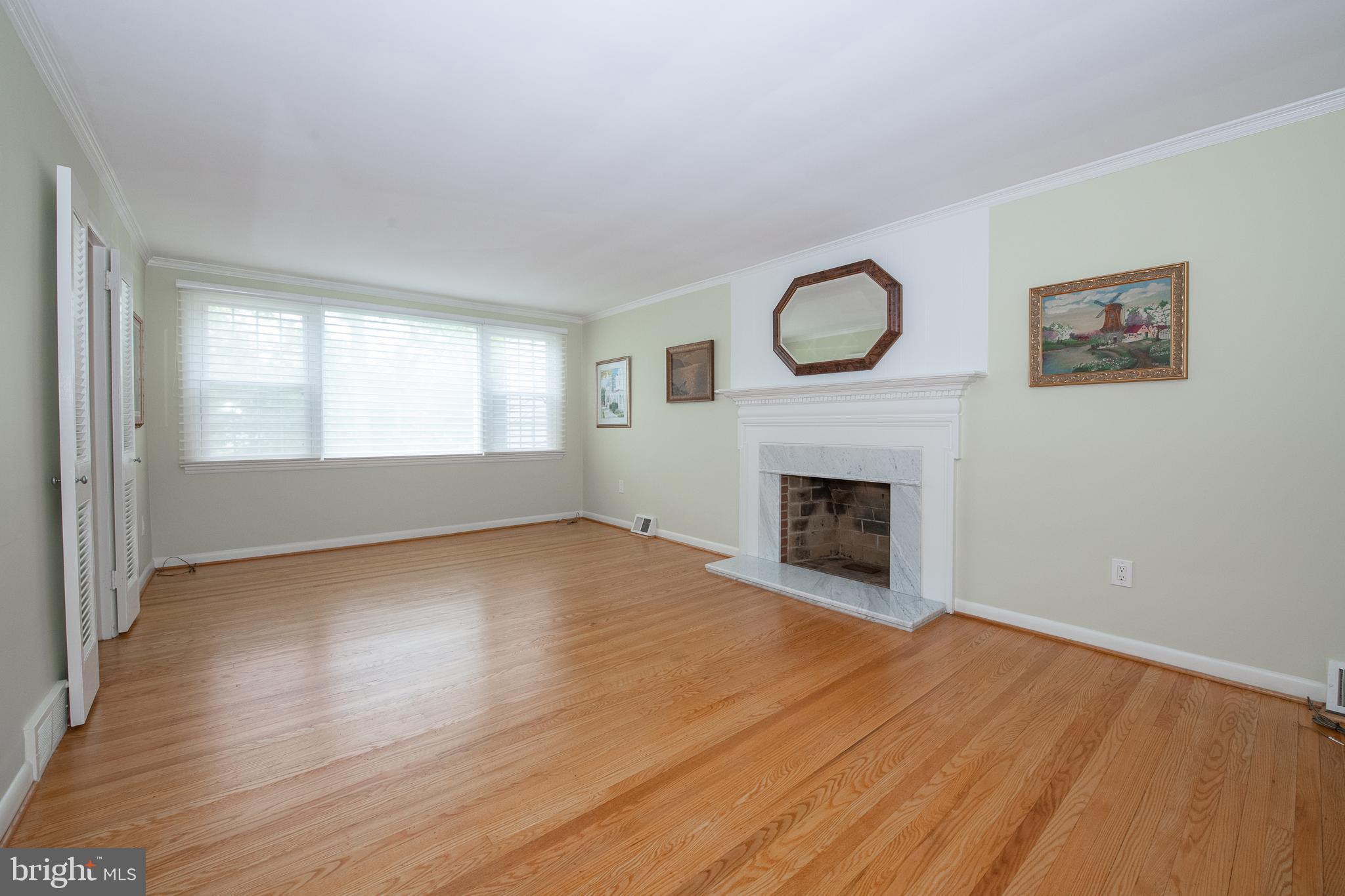 116 Snyder Lane Springfield, PA 19064 - Photo 4 of 32 Living Room with fireplace