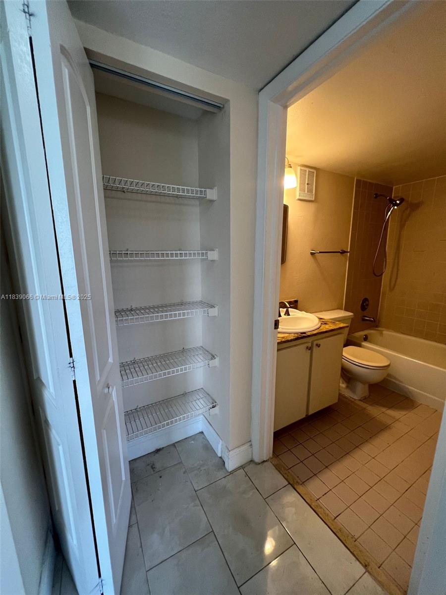 8200 Southwest 210th Street, Unit 308 Cutler Bay, FL 33189 - Photo 13 of 26