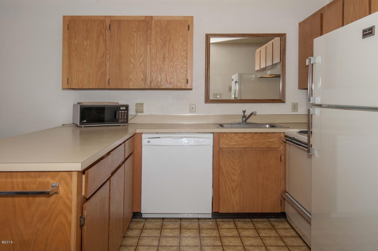 701 Southwest Coast Street Depoe Bay, OR 97341 - Photo 10 of 19 Kitchen