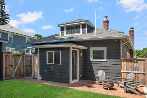 $889,000 | 229 6th Street, Providence, RI 02906
