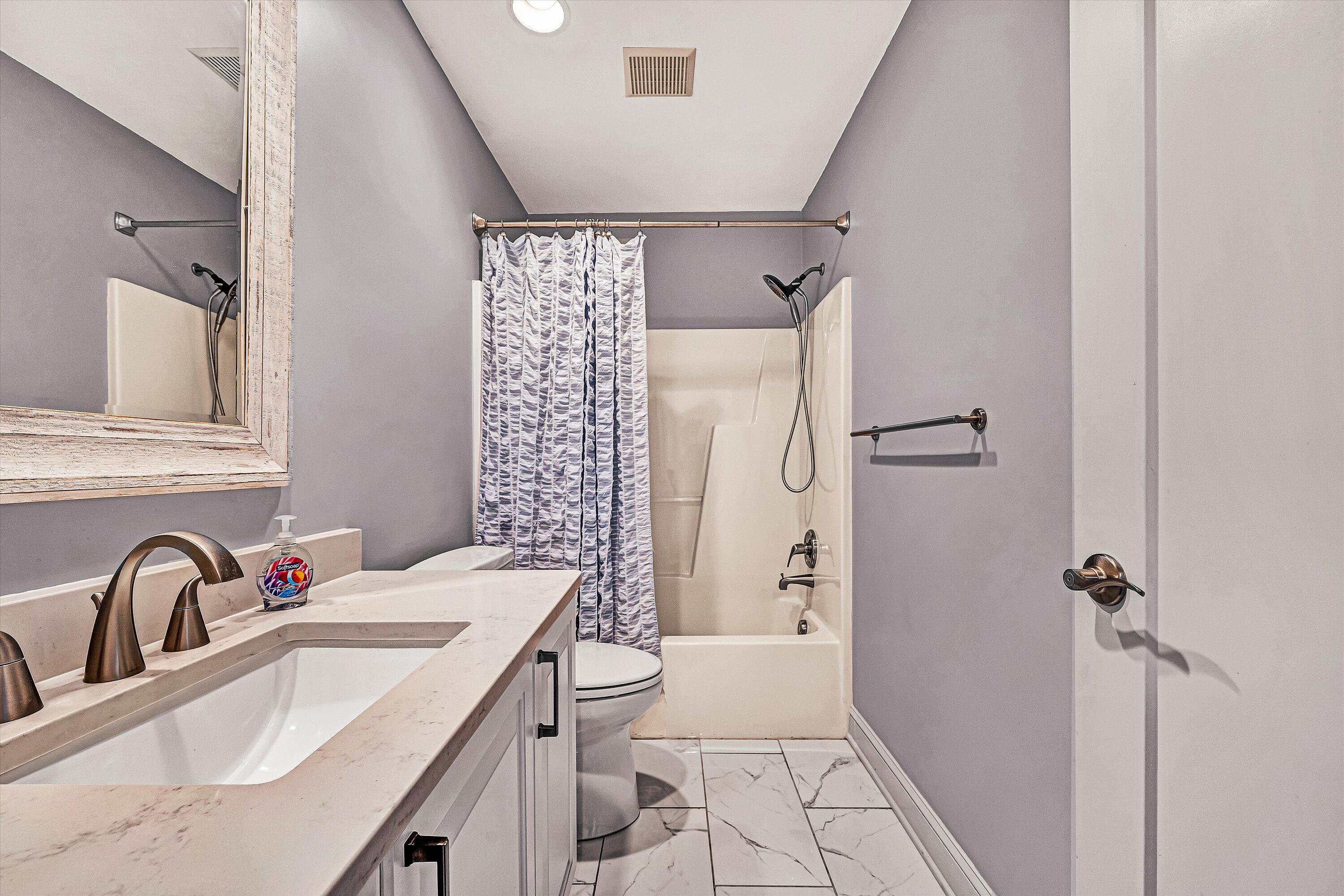 4530 Colonial Pl Drive Roanoke, VA 24018 - Photo 23 of 38 Full Bath 2