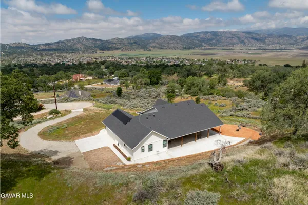 $750,000 | 27140 Shut Out Place, Tehachapi, CA 93561