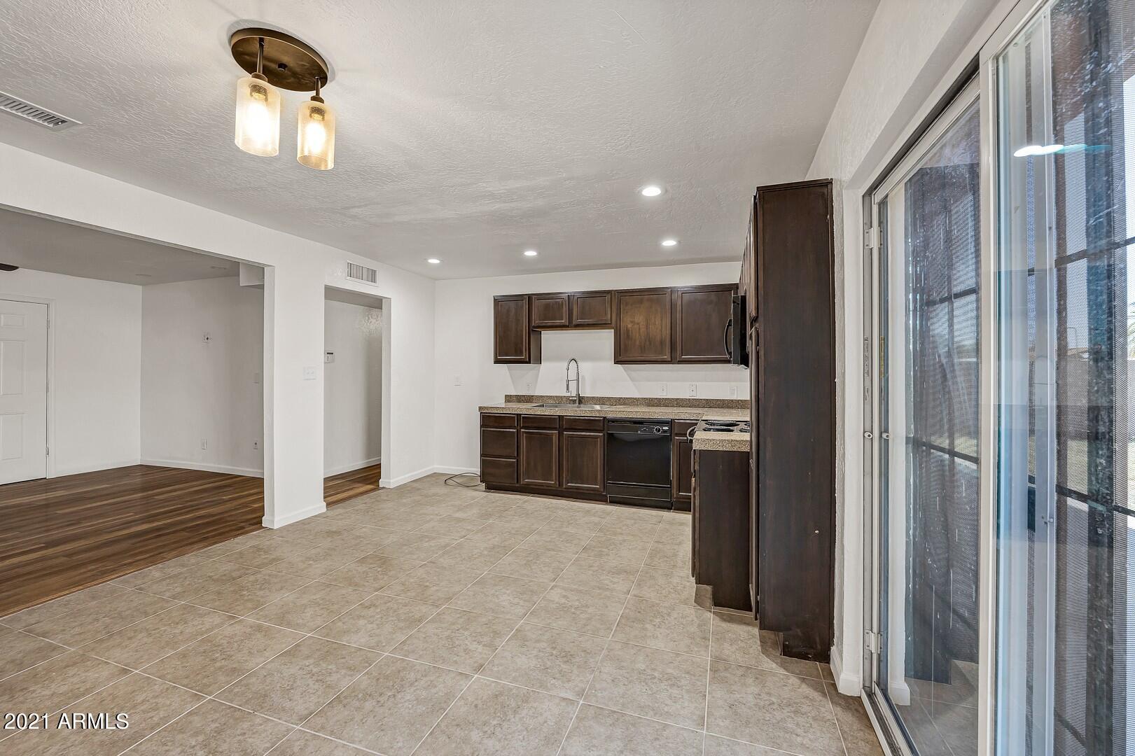 1822 West Utopia Road Phoenix, AZ 85027 - Photo 11 of 25 Eat-in Kitchen