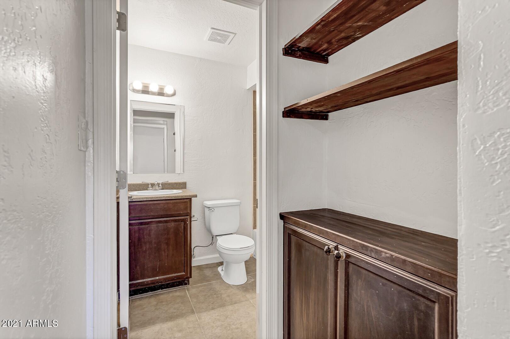 1822 West Utopia Road Phoenix, AZ 85027 - Photo 15 of 25 Bathroom