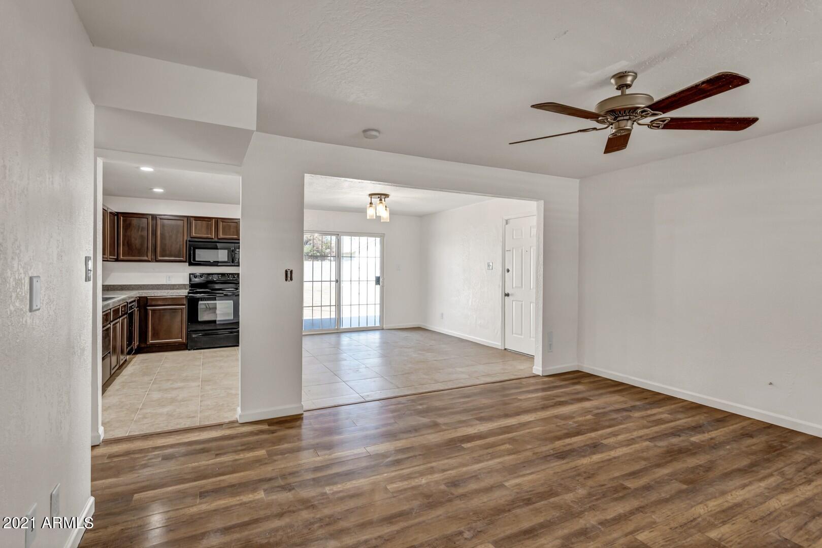 1822 West Utopia Road Phoenix, AZ 85027 - Photo 6 of 25 Living Room