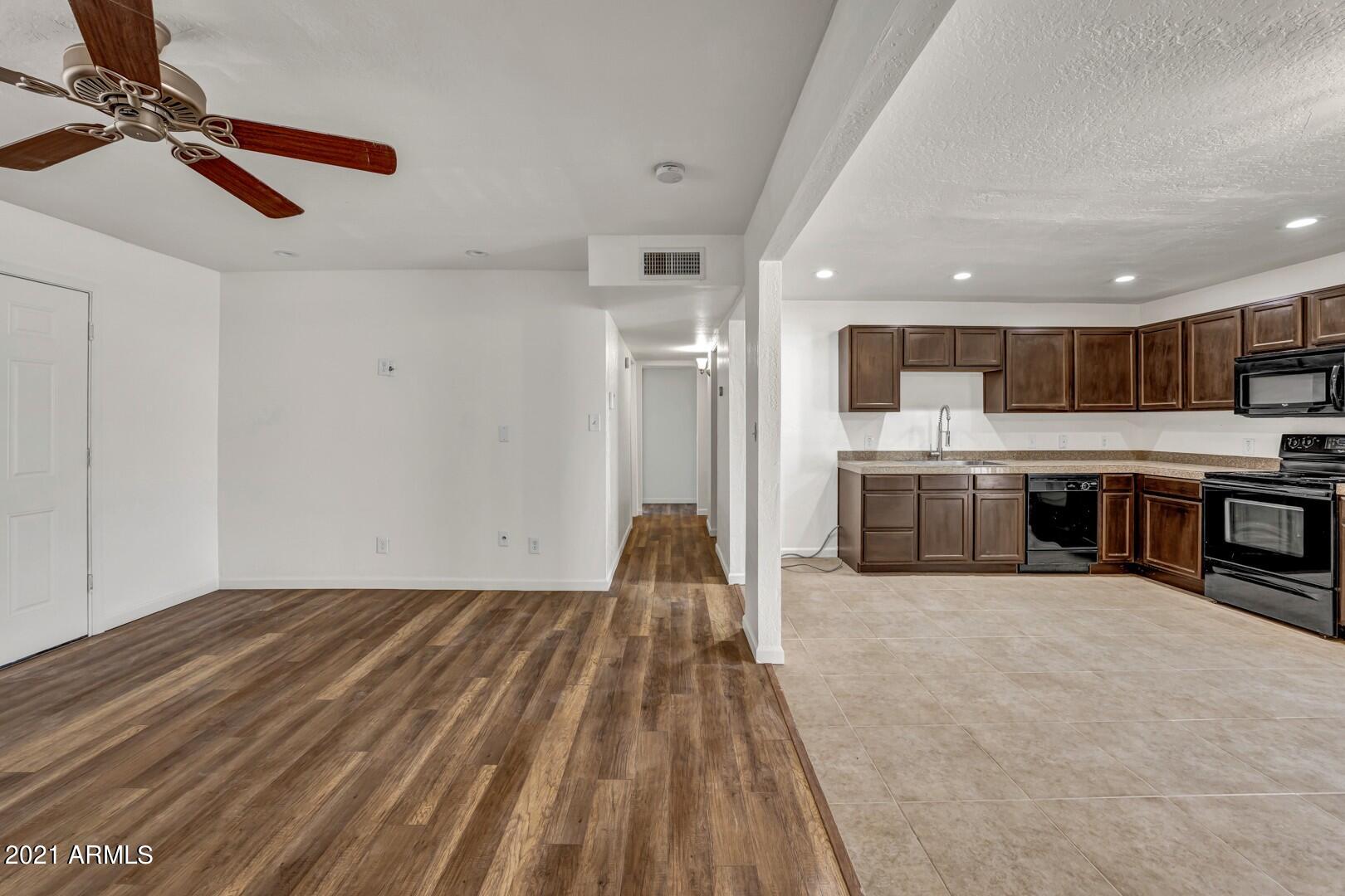 1822 West Utopia Road Phoenix, AZ 85027 - Photo 7 of 25 Living/Kitchen
