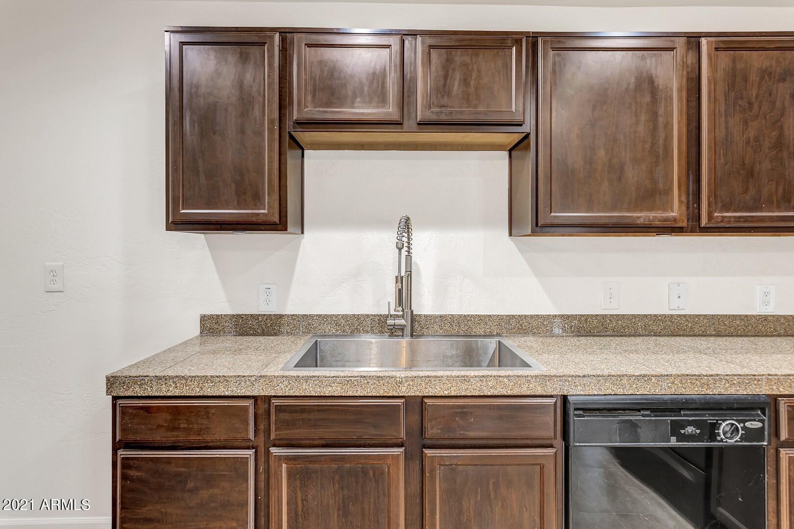 1822 West Utopia Road Phoenix, AZ 85027 - Photo 10 of 25 Kitchen