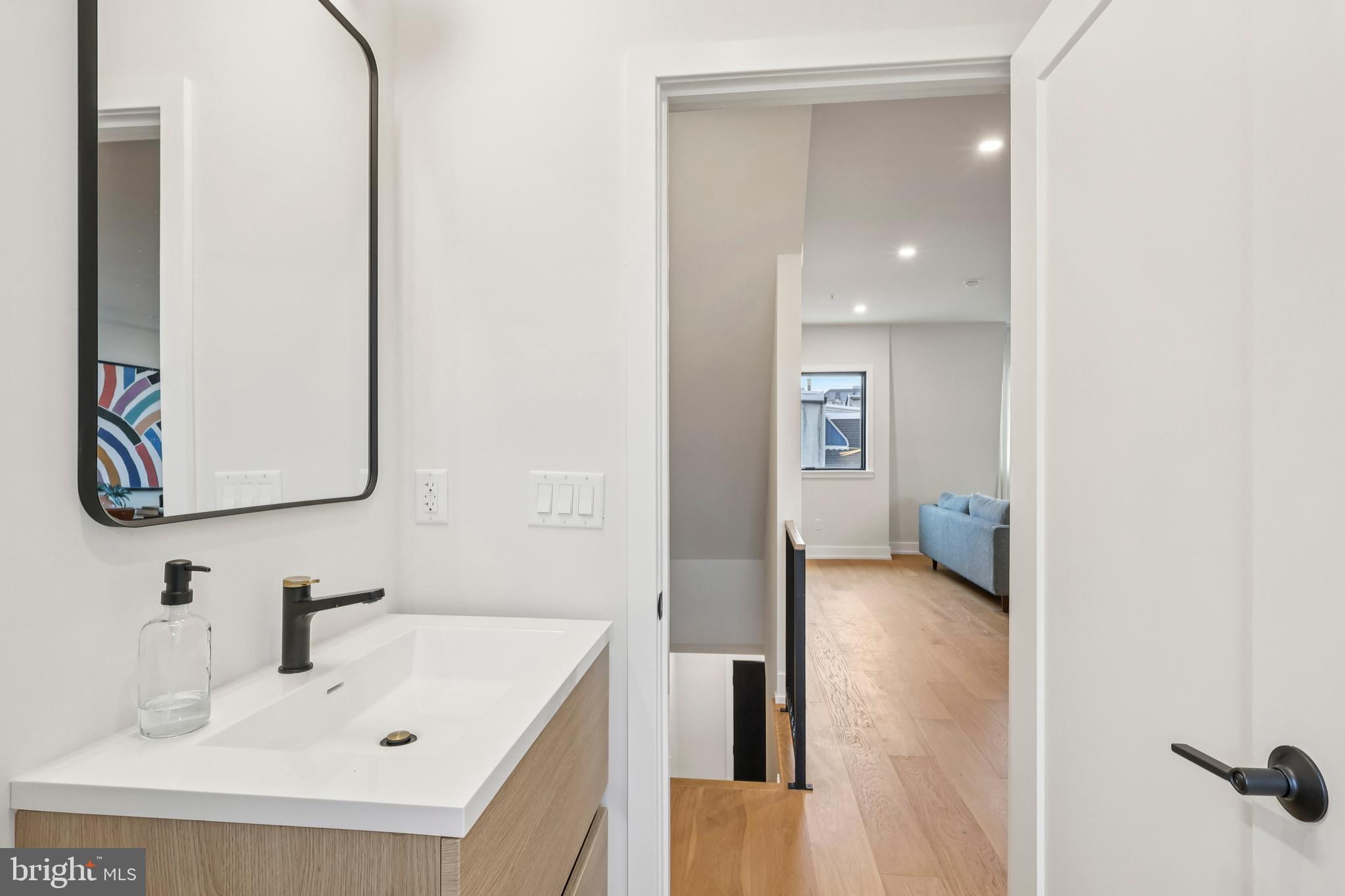3843 Ridge Avenue Philadelphia, PA 19132 - Photo 20 of 33 a en suite bathroom with a sink