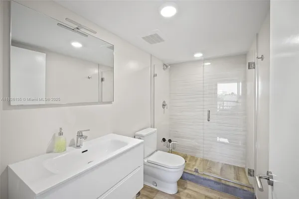 $6,000 | 9261 East Bay Harbor Drive, Unit 404, Bay Harbor Islands, FL 33154