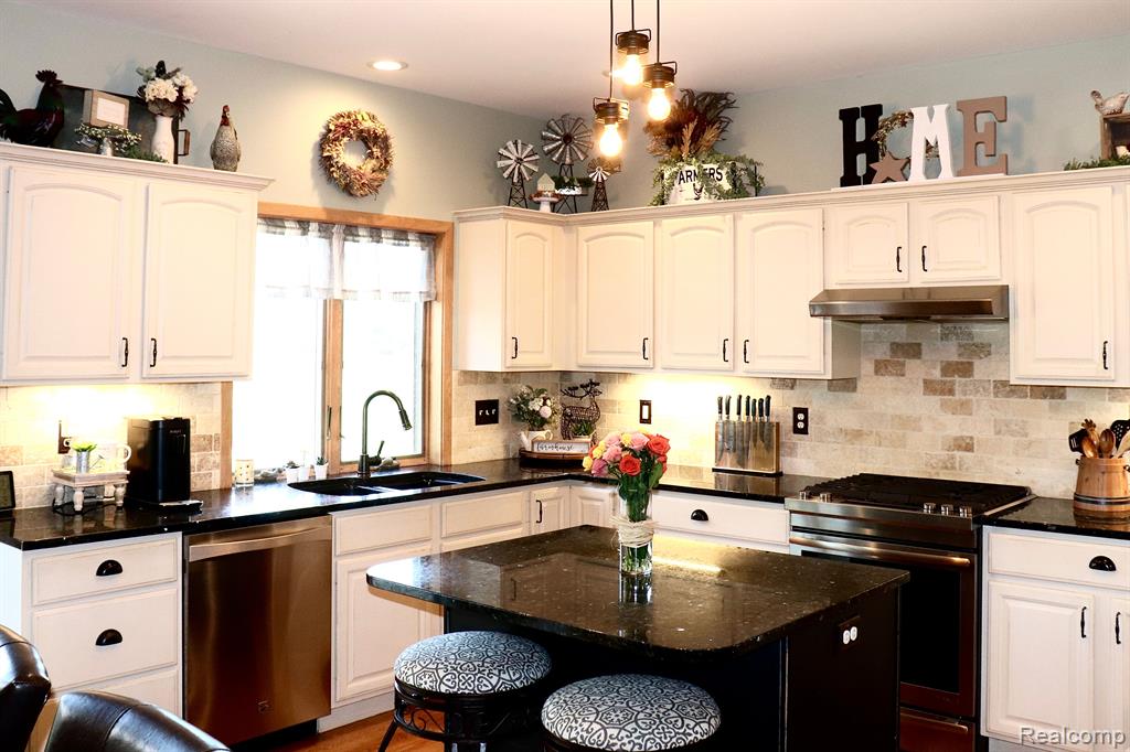 11060 West Stanley Road Flushing, MI 48433 - Photo 7 of 62