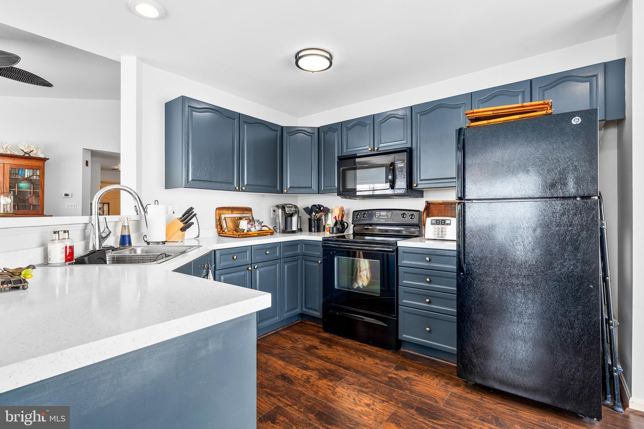 2505 Coach House Way, Unit 3D Frederick, MD 21702 - Photo 12 of 31 Upgraded countertops and breakfast bar.