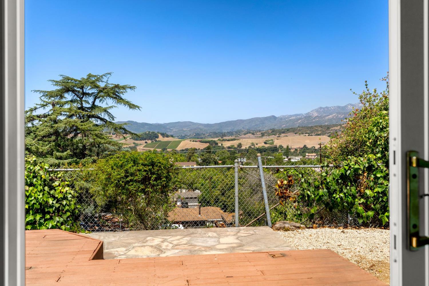25 Hill Street Oak View, CA 93022 - Photo 9 of 16 a view of a outdoor space