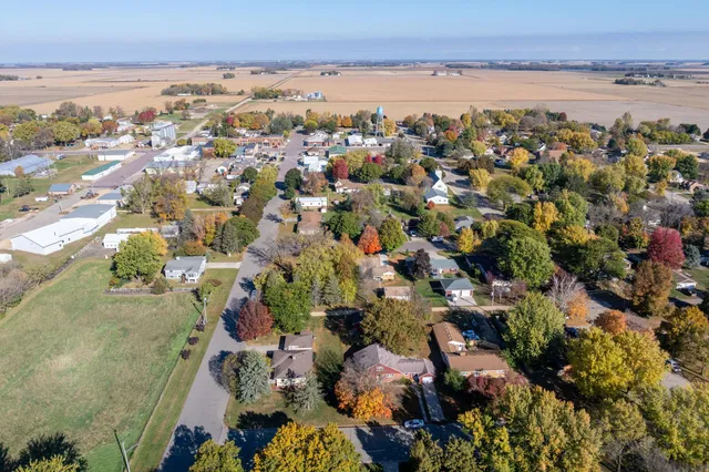 $209,900 | 340 2nd Avenue South, Amboy, MN 56010