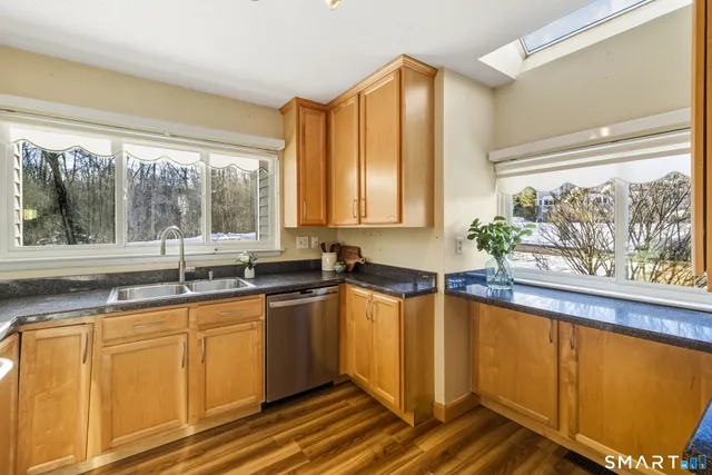 $245,000 | 38 Hilltop Drive, Unit 38, Simsbury, CT 06089