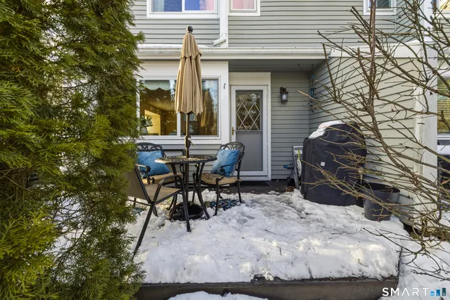 $245,000 | 38 Hilltop Drive, Unit 38, Simsbury, CT 06089