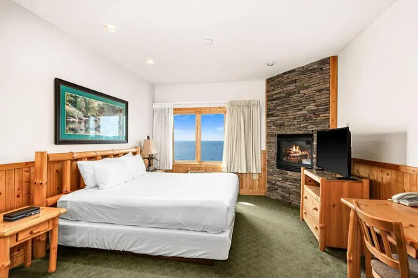 $589,000 | Two Burlington Road, Two Harbors, MN 55616