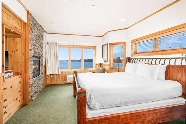 $589,000 | Two Burlington Road, Two Harbors, MN 55616