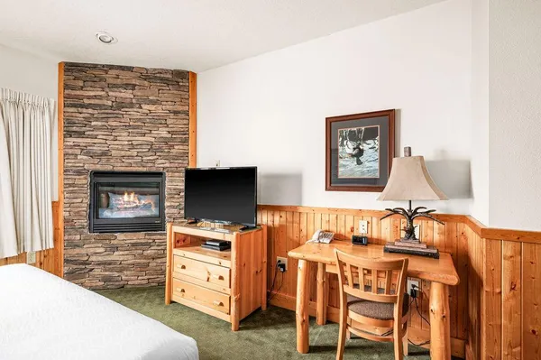 $589,000 | Two Burlington Road, Two Harbors, MN 55616