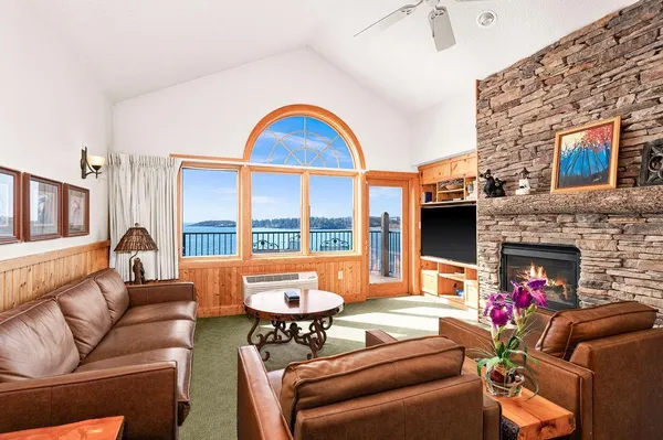 $589,000 | Two Burlington Road, Two Harbors, MN 55616