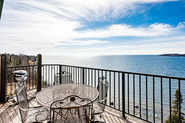 $589,000 | Two Burlington Road, Two Harbors, MN 55616