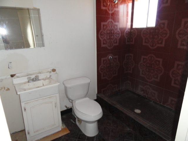 3748 West Roeser Road Phoenix, AZ 85041 - Photo 6 of 9 Bath