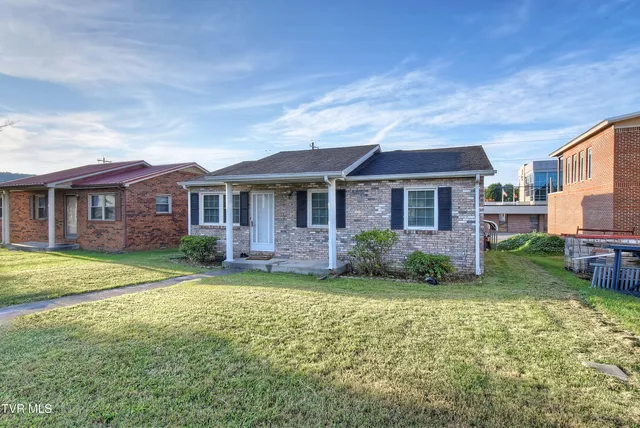$234,900 | 308 East Cottage Avenue, Elizabethton, TN 37643