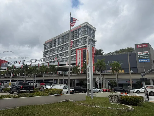 a roof view with lot of car parked