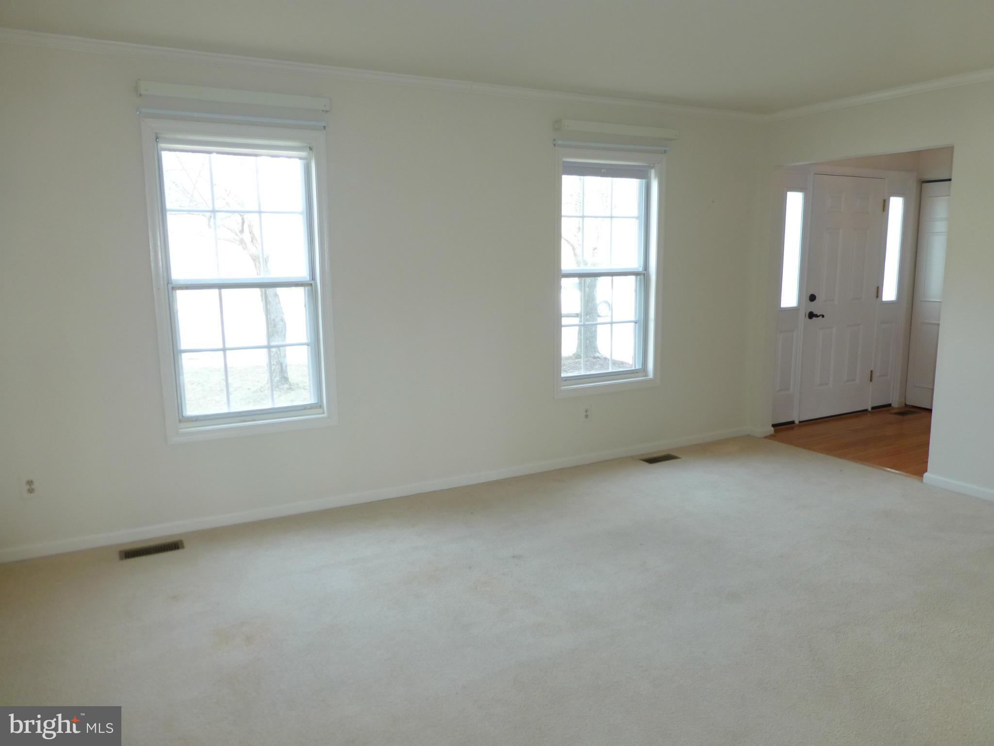 8547 Innisfree Drive Springfield, VA 22153 - Photo 8 of 23 Living Room