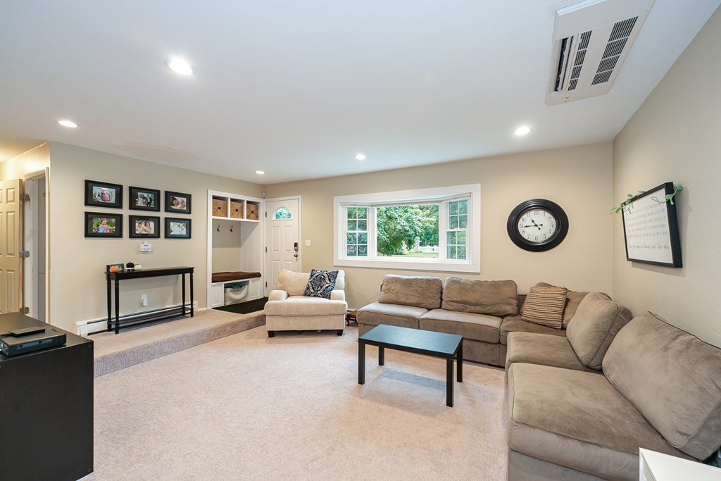 45 Wingate Road Holliston, MA 01746 - Photo 4 of 33 Gallery Image 4