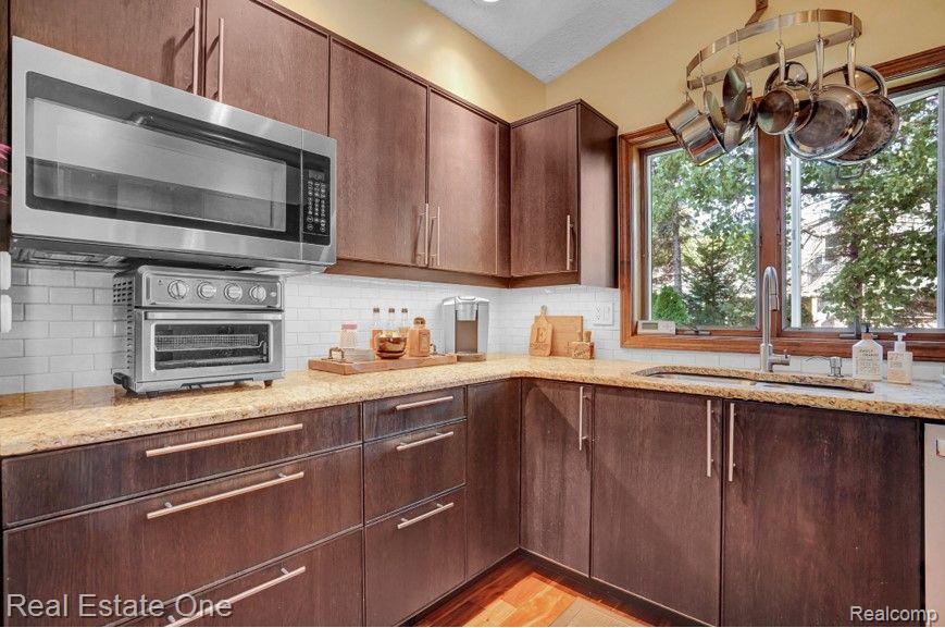 2360 Ford Road White Lake, MI 48383 - Photo 20 of 54