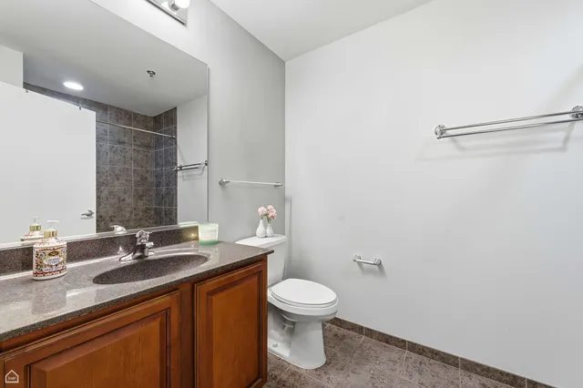 $2,700 | 1255 South State Street, Unit 1701, Chicago, IL 60605