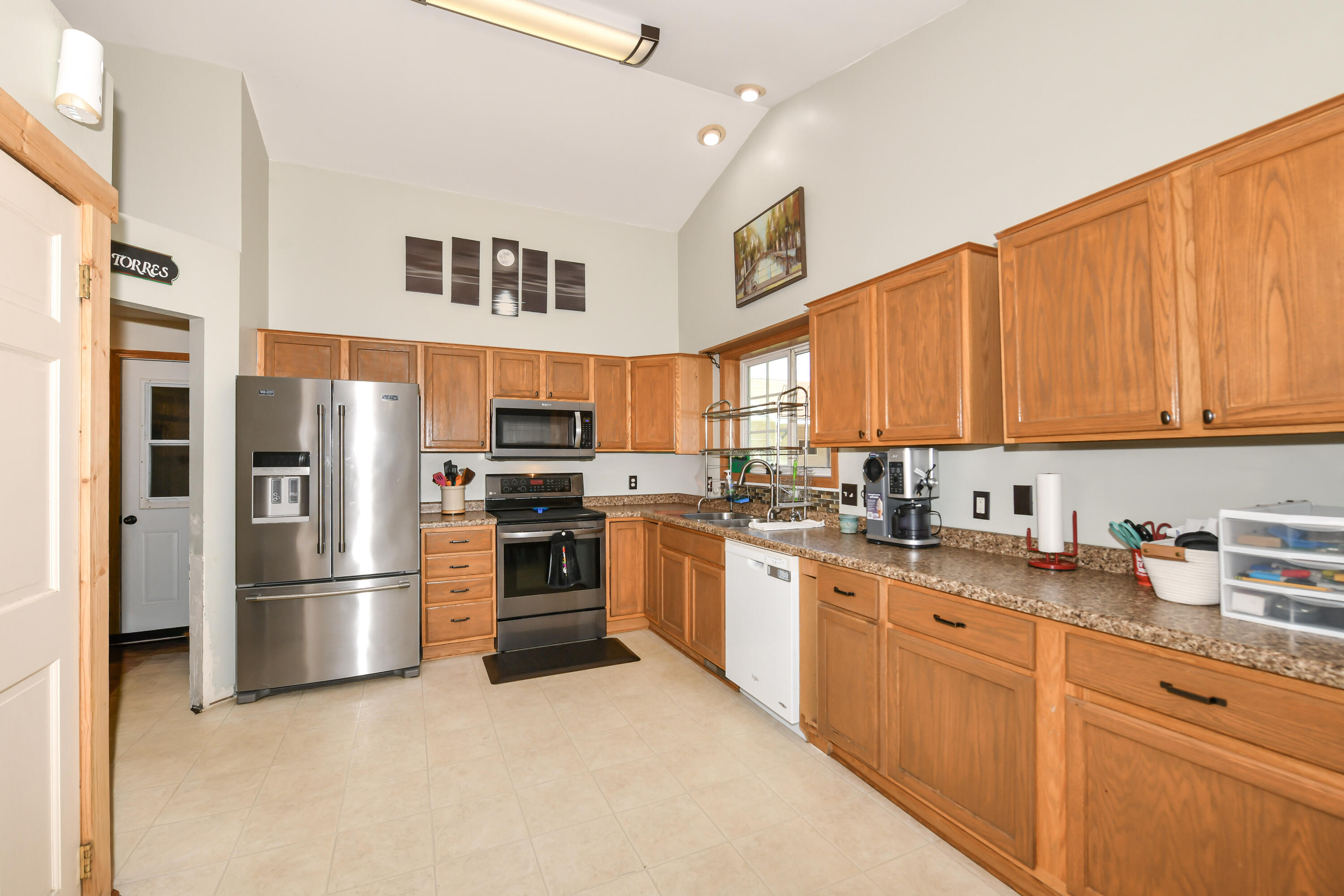 607 Stephanie Street Rochester, WI 53105 - Photo 7 of 25 Kitchen