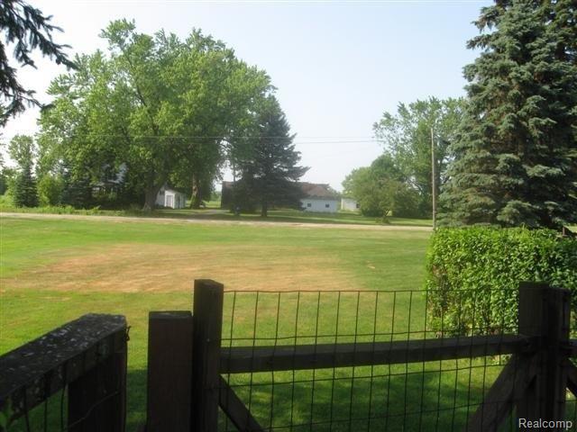 7101 East Richfield Road Davison, MI 48423 - Photo 10 of 16 YARD 3.JPG
