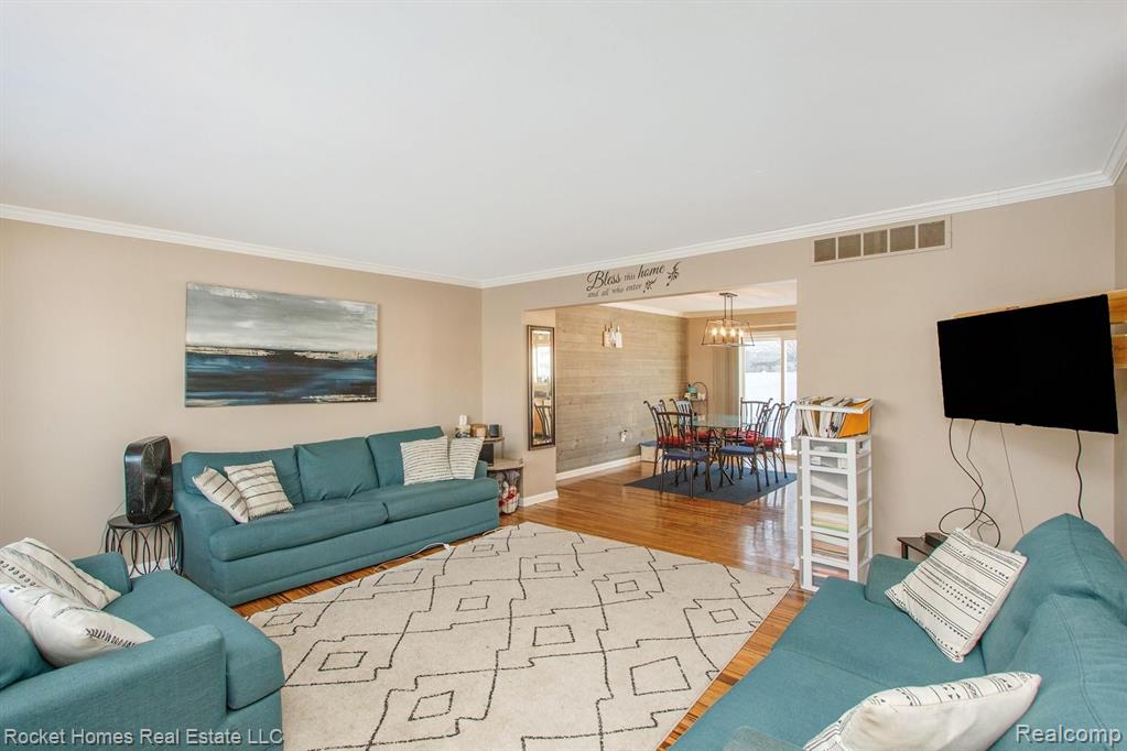 21630 Rosedale Street St. Clair Shores, MI 48080 - Photo 4 of 28
