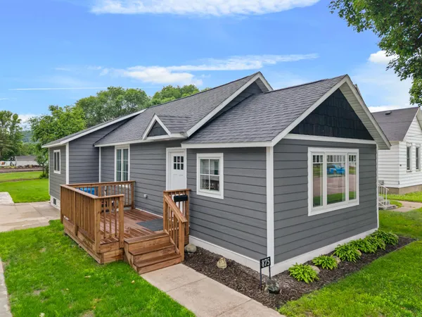 $220,000 | 875 East 9th Street, Winona, MN 55987