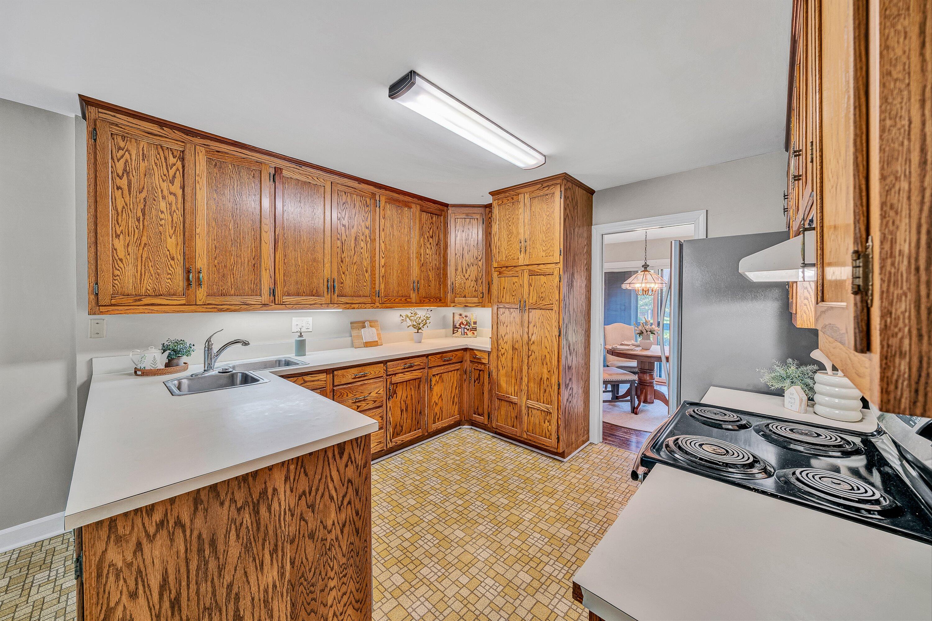 2537 South Clearing Road Salem, VA 24153 - Photo 9 of 30 Kitchen