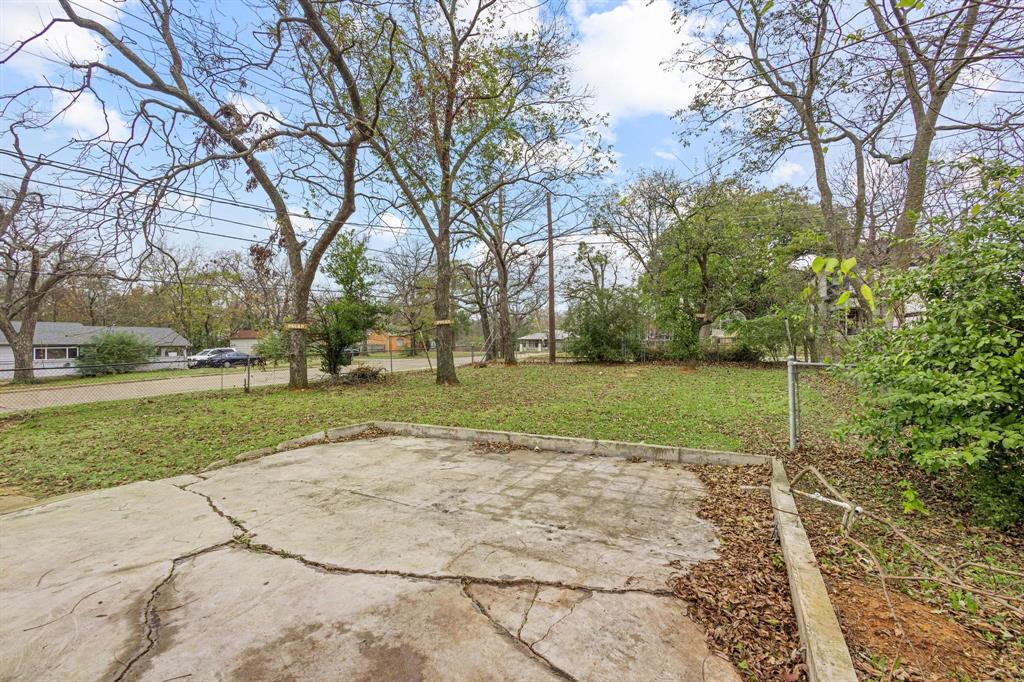 531 West Bullock Street Denison, TX 75020 - Photo 27 of 28 a view of a park with large trees