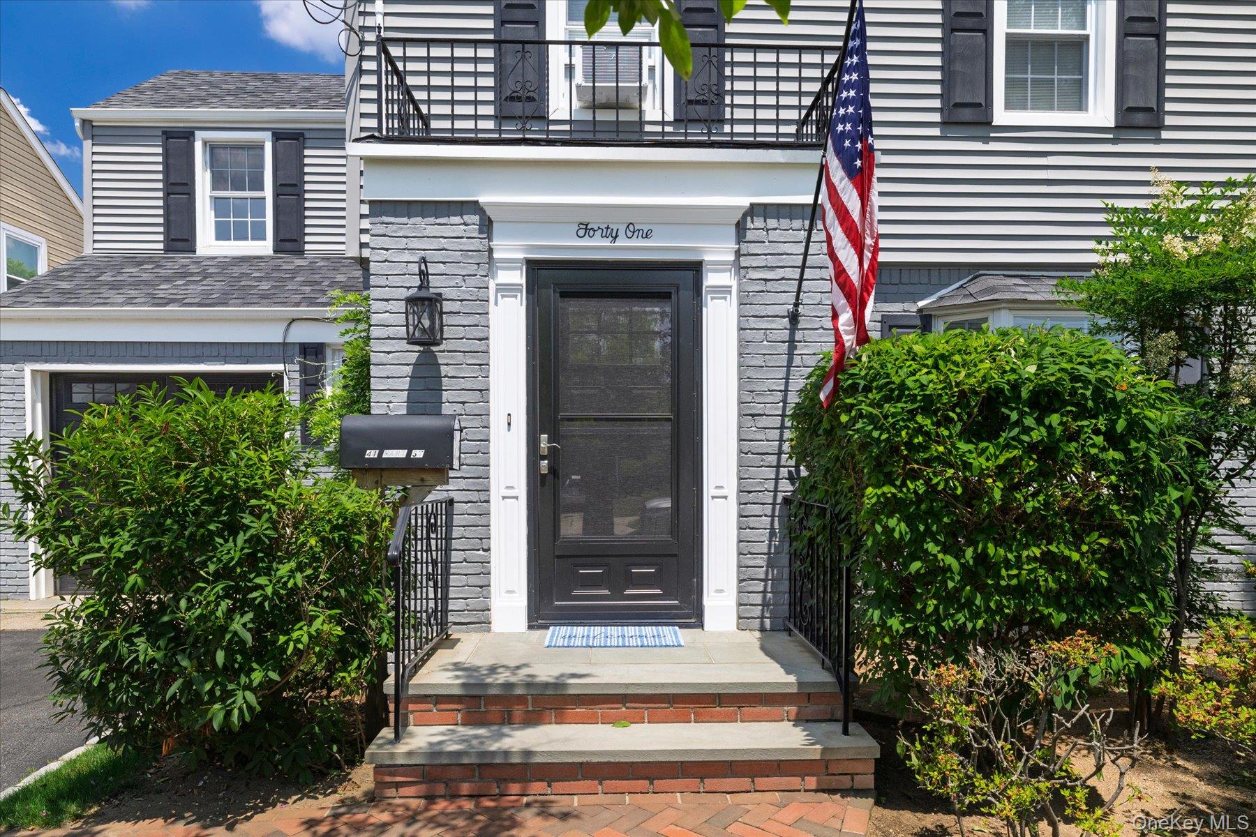 41 Hart Street Lynbrook, NY 11563 - Photo 2 of 30