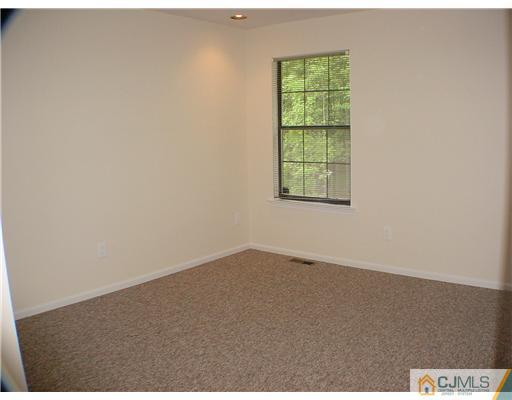 2202 Timber Oaks Road Edison, NJ 08820 - Photo 9 of 10 an empty room with a window