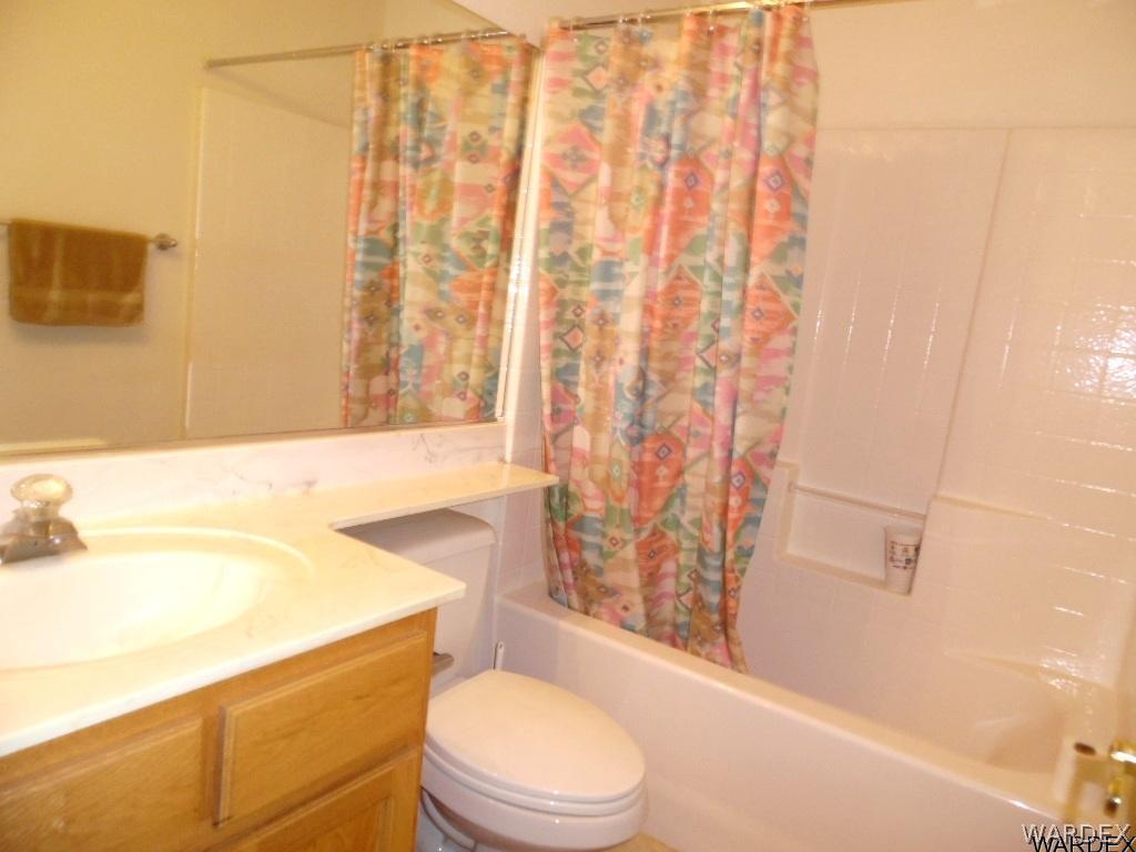 949 South Escuela Road Golden Valley, AZ 86413 - Photo 13 of 24 Guest Bathroom