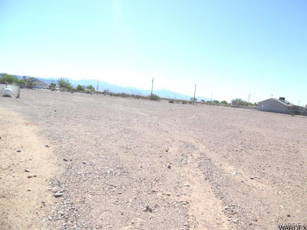 949 South Escuela Road Golden Valley, AZ 86413 - Photo 20 of 24 No weeds in sight