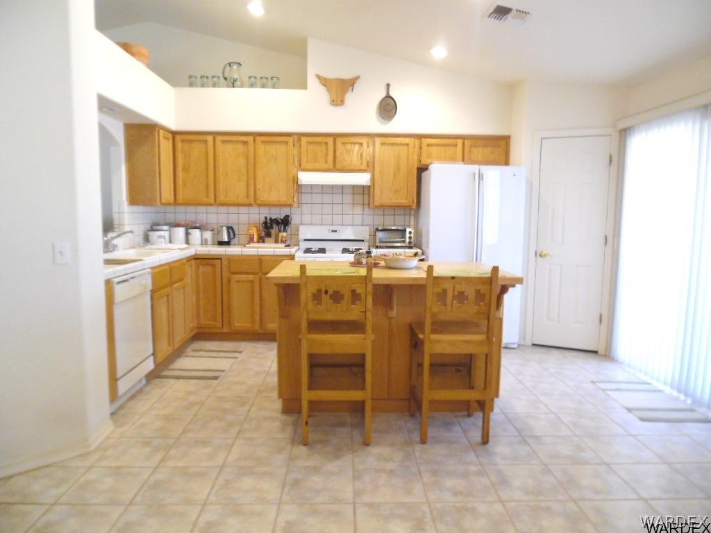 949 South Escuela Road Golden Valley, AZ 86413 - Photo 8 of 24 Kitchen