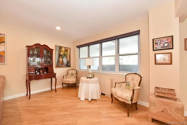 $688,000 | 180 South Middle Neck Road, Unit 1Q, Great Neck, NY 11021